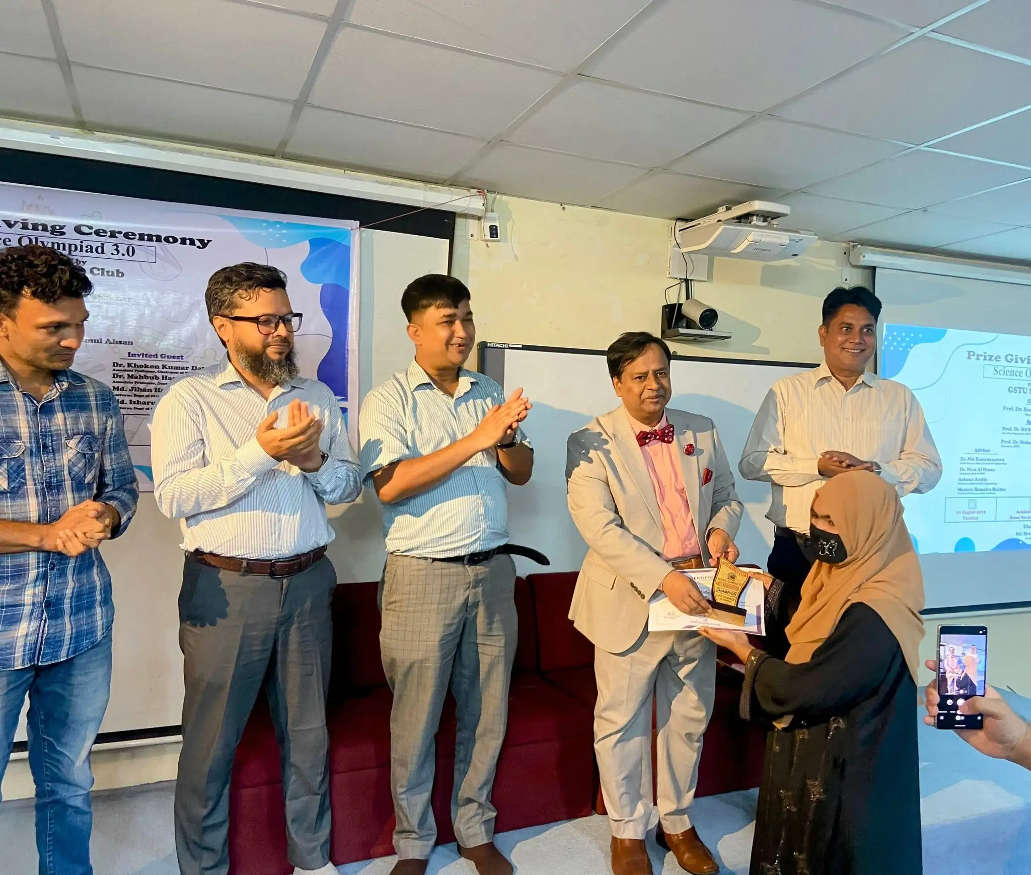 Prize giving ceremony for Science Olympiad 3.0